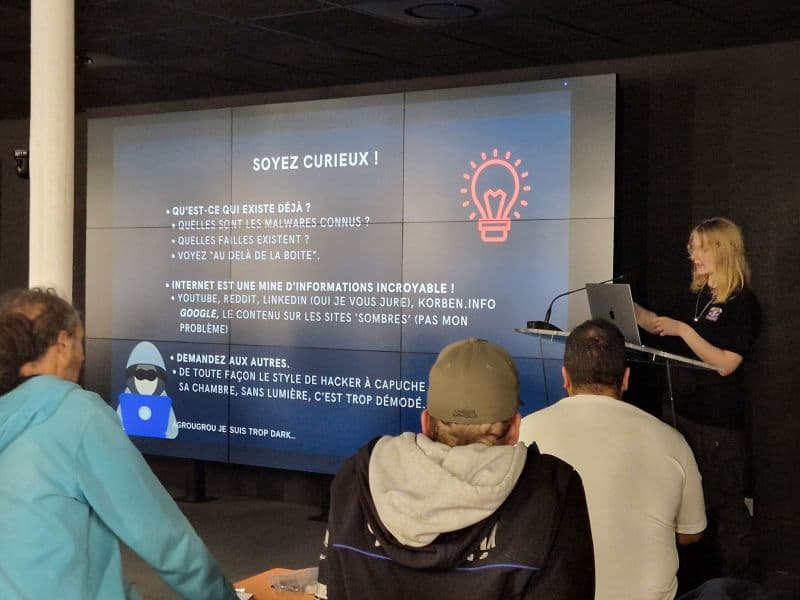 Cloé F. giving a talk on learning cybersecurity at 42 Perpignan